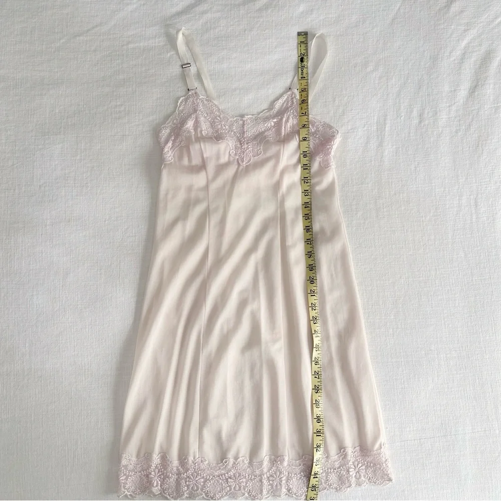 Vintage 60s Nylon Lace Slip Nude Peach Small - Picture 7 of 9